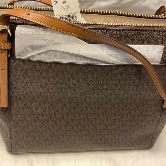 NEW Michael Kors Voyager Tote In Brown & Acorn - Picture 3 of 10